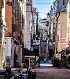 Marseille: Gassen im Hafengebiet